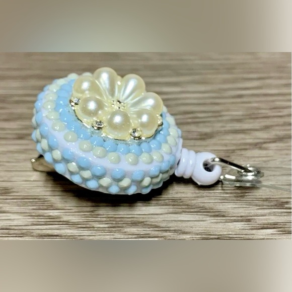 Handmade Blue & Green Pearl Flower Badge/ID Retractable Alligator Clip - Picture 3 of 4